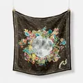 Sciarpa quadrata in seta con motivi di luna e fiori su fondo marrone scuro - 53x53cm / Marrone
