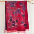 Winter-Kaschmir-Schal in Rot mit blauen Blumenmustern und dicken Fransen für Damen - 200x65cm / Rot