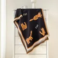 Winter sjaal van imitatie kasjmier met dubbelzijdige kattenprints en zachte kwastjes - Zwart