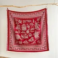 Roter dicker Schal mit Kaschmir-Gefühl, nautischen Motiven und weißen Quastendetails - Nautischer Mythologie-Druck (Mit Quasten) / Rot / 130x130cm