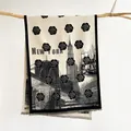 Thick cashmere-like scarf with black and white camellia pattern and New York skyline print - Black / 185x65cm