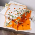 Elegante zijden sjaal van 70cm in oranje en wit met bloemenprint op marmer - Vierkant / Oranje