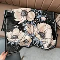 Dicker Kaschmir-Gefühl Schal mit Vintage-Blumenmuster und Fransen für den Winter - Blumen Schwarz