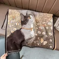 Kaschmirähnlicher Schal mit süßem Katzen- und Gänseblümchenmuster und Fransenkante - Katze Ingwergelb