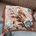 Detailansicht der Jacquard-Vogel- und Blumenmuster auf Retro-Pashmina-Schal mit Fransen - Vogel Pfingstrose Kaffee