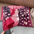 Roter Katzenschal aus Kaschmir-Imitat mit Fransen, präsentiert auf einem Ledersofa - Katze Rot