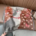Detailstruktur des Kaschmirimitat-Schals mit Katzenmotiven und Fransen an den Kanten - Katze Grau