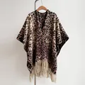 Thick leopard print cape shawl for women with tassels made of faux cashmere fabric - 170x110cm / Leopard Print