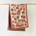 Elegante sciarpa stile cashmere beige e rosso con motivo floreale di camelia e trifoglio - Arancione