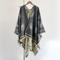 Reversible cashmere-like poncho with grey ginkgo leaf pattern and fringed edges - 150x130cm / Gray