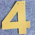 Gros plan du numéro 4 pailleté doré pour décoration de bannière de fête et de mariage - Chiffre 4 / Or
