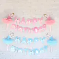 Vue détaillée des kits de bannières Happy Birthday ballerine rose et bleu sur mur - Grandes banderoles de ballerines roses