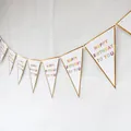 Große Happy Birthday Wimpelkette mit Farbverlauf und Goldrand für Partydekorationen - bunt