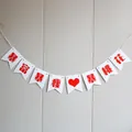 Détail d'une banderole blanche avec caractères chinois rouges pour la fortune et la santé - Bannières de chance fleur de pêcher