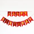 Dettaglio dello striscione Happy Birthday rosso e oro per decorazioni di festa - Stile Rosso Laser
