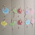 Ballerina slinger met kleurrijke papieren bloemenrokken in vijf levendige kleuren - Bloemenrok Ballerina Banner