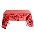 Detail van roségouden PET metalen tafelkleed op tafel voor feestdecoratie - Rood folie tafelkleed 1*2,7 m