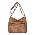 Sac bandoulière marron en cuir souple avec plusieurs poches zippées et sangle réglable - Marron
