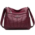 Bolso de hombro rojo oscuro para mujer con textura de cuero y múltiples cremalleras - Rojo