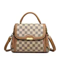 Klassische Shopper-Tasche mit Monogramm-Muster und goldenem Metallverschluss in Braun - Hellbraun