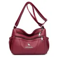Bolso bandolera burdeos de cuero sintético granulado con múltiples bolsillos y logo de canguro - Rojo
