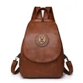 Vintage brauner PU-Lederrucksack mit klassischem Metallemblem und feiner Litschi-Textur - Braun