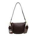Dunkelbraune Eimer-Tasche aus PU-Leder mit Vintage-Textur und buntem Web-Schultergurt - Braun