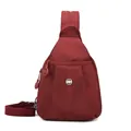 Mini bolso de pecho rojo oscuro en nylon oxford impermeable con logotipo redondo - Rojo