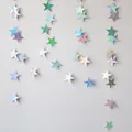 Ghirlanda di stelle in carta iridescente per decorazioni festa disco e compleanni - Stile Stella / 4 Metri (33 Pezzi 7cm)