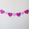 Detalle de guirnalda de corazones rosa con purpurina para bodas y decoración de fiestas - Guirnalda de Corazón Rosa Rojo y Rosa Purpurina