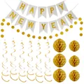 Vue à plat du kit de décoration Happy New Year doré avec bannières, spirales et boules alvéolées - Décoration de Nouvel An Blanche Style 5