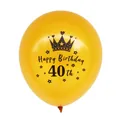 Detail van een gouden latexballon voor 40e verjaardag met kroon en sterrenprint - 40e Verjaardag (Gouden Bal Zwart 40th)