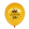 Detail van een gouden latex ballon met kroonmotief en Happy Birthday 50e tekst - 50e Verjaardag (Gouden Bal Zwart 50th)
