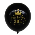 Detail van zwarte latex ballon voor 30e verjaardag met gouden kroon en ster decoratie - 30e Verjaardag (Zwarte Bal Goud 30th)