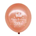 Detail van roségouden ballon voor 30e verjaardag met kroon en sterrenprint - 30e Verjaardag (Roségouden Bal Wit 30th)