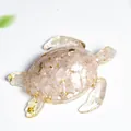 Meeresschildkröte aus Harz mit rosa Kristallen und Goldfolie als Dekofigur - Rosenquarz