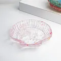 Detailansicht der Muschelschale aus Kunstharz mit rosa Kristallsteinen und Textur-Finish - Rosenquarz