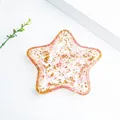 Plateau à bijoux en résine étoilée avec pétales roses et feuilles d'or pour bureau - Quartz Pastèque