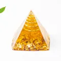 Orgon-Energie-Pyramide mit goldener Metallfolie und Spiralkupferspule im Inneren - Citrin / 3cm