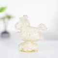 Statua di cavallo in resina con cristalli naturali gialli su base coordinata - Cristallo Bianco Rotante