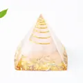 Orgonit Energiepyramide mit rosa Quarzkristallen, Kupferspirale und Goldfolienflocken - Weiß Kristall / 3cm