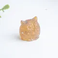 Figura de búho de resina ámbar hecha a mano con copos de oro y trozos de cristal - Citrino