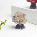 Détail d'un arbre en cristal fait main avec pierres claires sur socle minéral naturel - Quartz Rutile