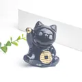 Statuetta gatto della fortuna in resina nera lucida con campana e moneta dorata - Ossidiana