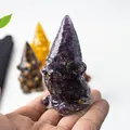 Gnomo in resina viola con pietre di ametista e scaglie di foglia d'oro lucide - Ametista
