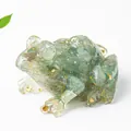 Süße Froschfigur aus Kunstharz mit hellgrünen Natursteinen und Goldfolie-Akzenten - Grüner Aventurin
