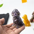 Golden Retriever Hundefigur mit lila Amethyst-Kristallsteinen und Goldfolie Harz - Amethyst