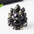 Detalle macro de la figura de zorro negro de nueve colas con detalles en pan de oro fino - Obsidiana / 4 Cm De Alto