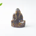 Detalle macro de estatua de fantasma en resina de cristal ojo de tigre decorativa - Ojo de Tigre Mago Fantasma