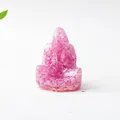 Vista detallada de la estatua de Ganesha en resina translúcida y piedras de cristal rosa - Cristal Rojo Rosa Ganesha